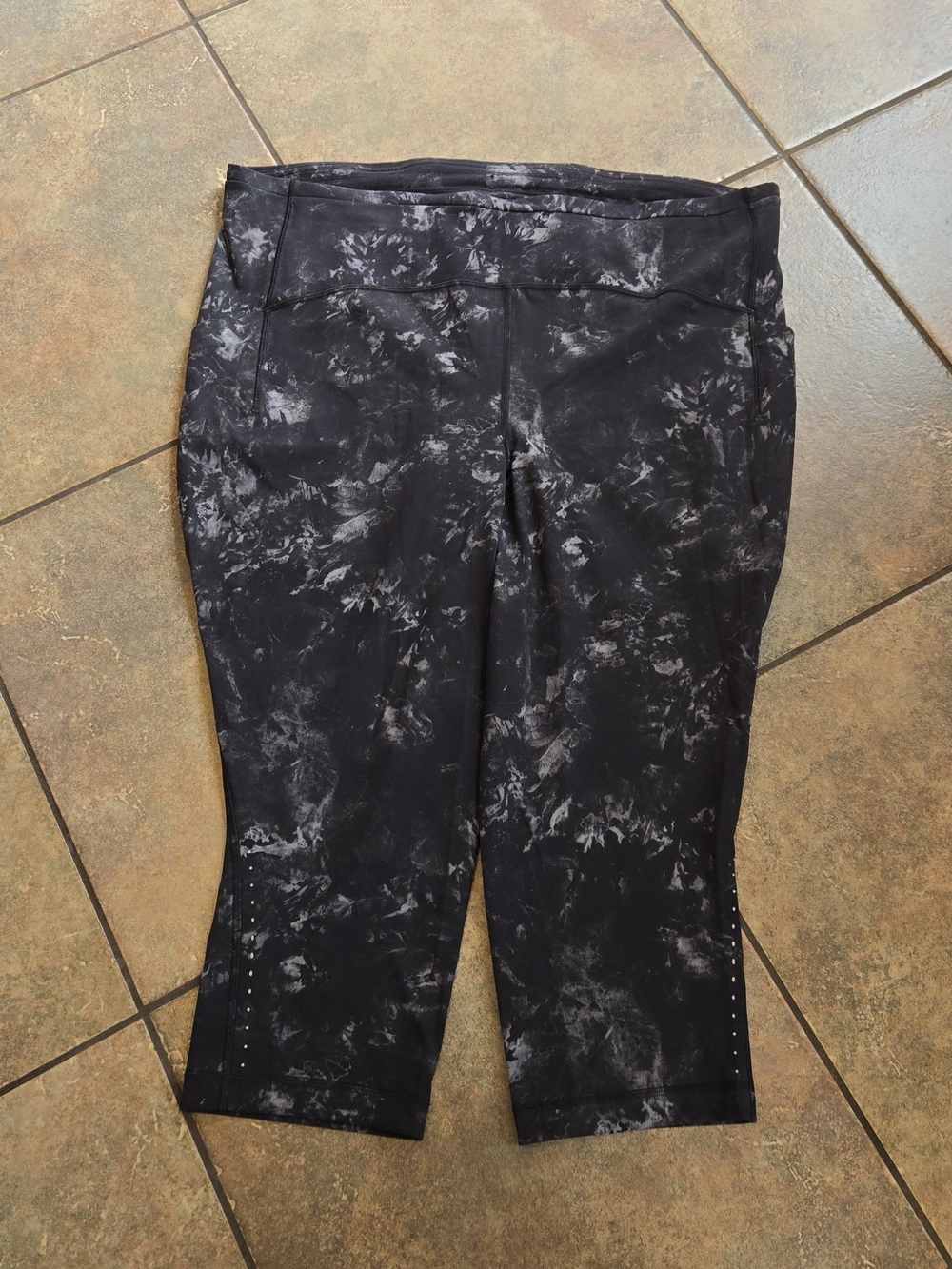 Lululemon Swift Speed High-Rise Crop 21" Leggings Size 20 Aquila Black Multi